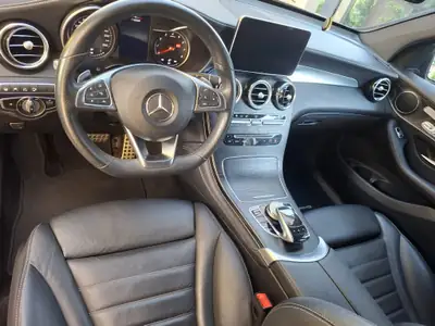 Mercedes-Benz GLC 300 AMG Line Coupé — SUV coupé premium, 245 ch, 4x4 intégral — tableau de bord