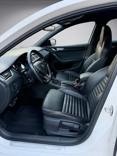 Skoda Octavia Combi RS 2.0 TDI 4x4 — Break familial haute performance, 93 500 km — Miniatur 10