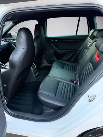 Skoda Octavia Combi RS 2.0 TDI 4x4 — Break familial haute performance, 93 500 km — Miniatur 12
