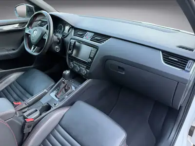 Skoda Octavia Combi RS 2.0 TDI 4x4 — Break familial haute performance, 93 500 km — Miniatur 15