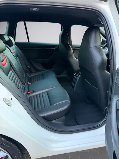 Skoda Octavia Combi RS 2.0 TDI 4x4 — Break familial haute performance, 93 500 km — Miniatur 13