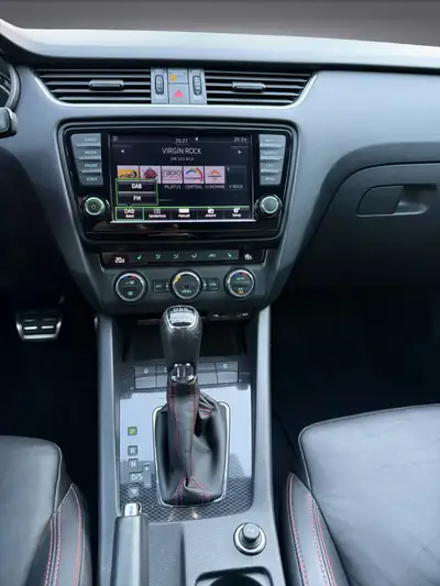 Skoda Octavia Combi RS 2.0 TDI 4x4 — Break familial haute performance, 93 500 km — Miniatur 20