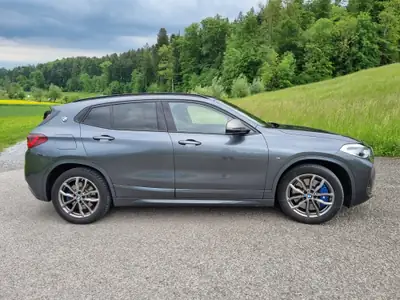 BMW X2 M35i — Coupé SUV sportif, 306 ch et design anthracite élégant — fianco