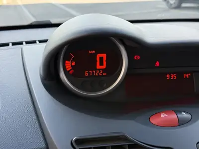 Renault Twingo 1.2 16V Expression — Citadine maligne rouge métallisée, 67 750 km — Miniature 11