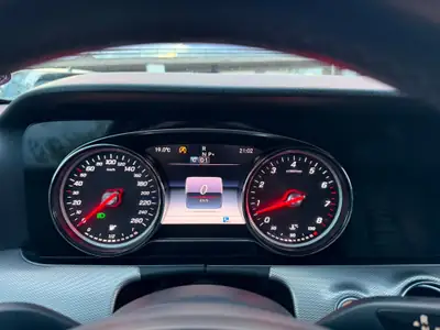 Mercedes-Benz E 200 AMG Line — Berline premium 2016, finition Full Black et garantie 2 ans — Miniature 14