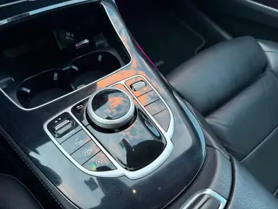 Mercedes-Benz E 200 AMG Line — Berline premium 2016, finition Full Black et garantie 2 ans — Miniature 17