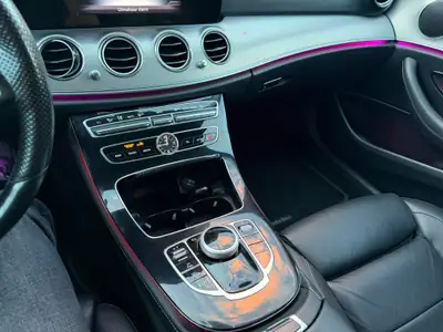 Mercedes-Benz E 200 AMG Line — Berline premium 2016, finition Full Black et garantie 2 ans — Miniature 16