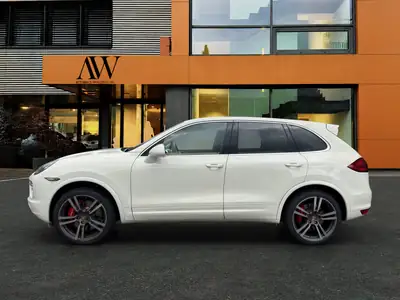 Porsche Cayenne 4.8 V8 Turbo — 500 ch, état impeccable, 46'000 km — vue extérieure