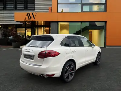 Porsche Cayenne 4.8 V8 Turbo — 500 ch, état impeccable, 46'000 km — détail