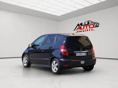 Mercedes-Benz Classe A 200 Élégance — Berline compacte automatique, entretien récent — vista posteriore