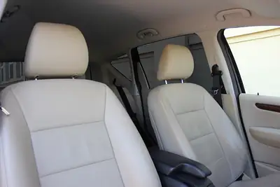 Mercedes-Benz Classe A 200 Élégance — Berline compacte automatique, entretien récent — Miniatura 14