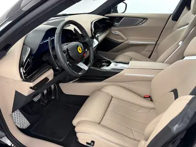 Ferrari Purosangue 6.5 V12 — Le SUV coupé à moteur atmosphérique, première main, 4 800 km — Miniature 9