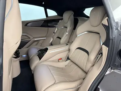 Ferrari Purosangue 6.5 V12 — Le SUV coupé à moteur atmosphérique, première main, 4 800 km — Miniature 11