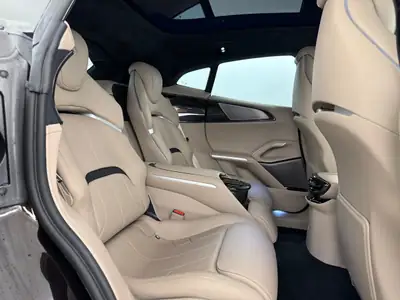Ferrari Purosangue 6.5 V12 — Le SUV coupé à moteur atmosphérique, première main, 4 800 km — Miniature 17