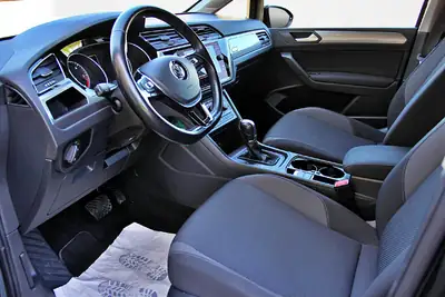 VW Touran 1.6 TDI BlueMotion — Monospace fiable, consommation réduite et entretien récent — Miniatura 9