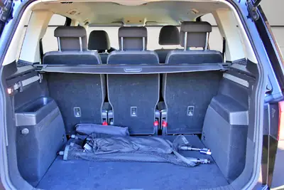 VW Touran 1.6 TDI BlueMotion — Monospace fiable, consommation réduite et entretien récent — Miniatura 16