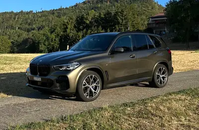 BMW X5 30d xDrive SAG — SUV premium diesel hybride, 82 000 km — vista esterna