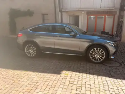 Mercedes-Benz GLC 250 AMG Line — SUV premium 4x4, équipé et économe — rear view