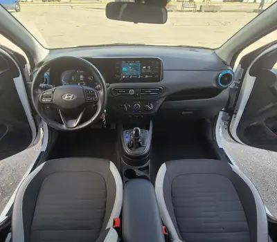 Hyundai i10 1.2 Amplia — Citadine fiable, peu roulée, garantie Hyundai 5 ans — Armaturenbrett