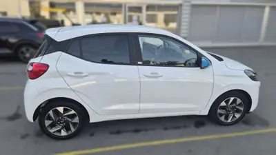 Hyundai i10 1.2 Amplia — Citadine fiable, peu roulée, garantie Hyundai 5 ans — Innenraum