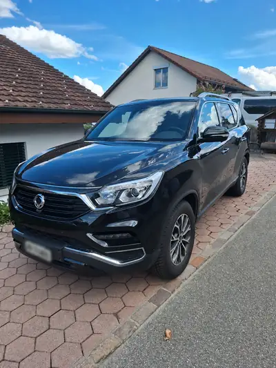 SsangYong Rexton RX 220 e-XDi Sapphire — 7 places, diesel efficace, seulement 49'000 km — vista esterna