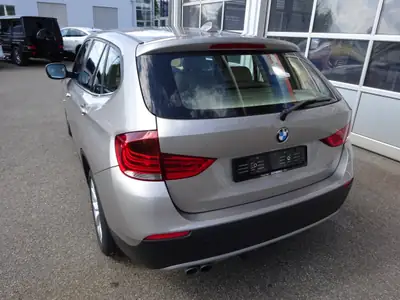BMW X1 xDrive 28i Steptronic — SUV compact performant, 8 pneus, caméra de recul — côté