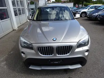 BMW X1 xDrive 28i Steptronic — SUV compact performant, 8 pneus, caméra de recul — tableau de bord