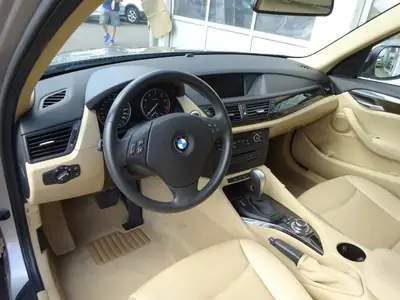 BMW X1 xDrive 28i Steptronic — SUV compact performant, 8 pneus, caméra de recul — Miniature 8