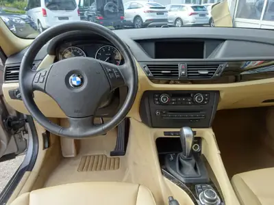 BMW X1 xDrive 28i Steptronic — SUV compact performant, 8 pneus, caméra de recul — Miniature 7