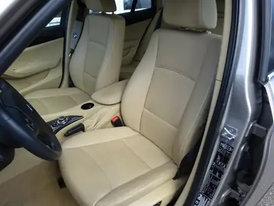 BMW X1 xDrive 28i Steptronic — SUV compact performant, 8 pneus, caméra de recul — Miniature 11