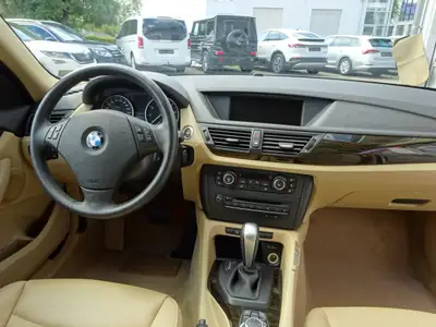 BMW X1 xDrive 28i Steptronic — SUV compact performant, 8 pneus, caméra de recul — Miniature 10