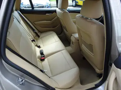 BMW X1 xDrive 28i Steptronic — SUV compact performant, 8 pneus, caméra de recul — Miniature 15