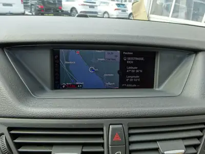BMW X1 xDrive 28i Steptronic — SUV compact performant, 8 pneus, caméra de recul — Miniature 13