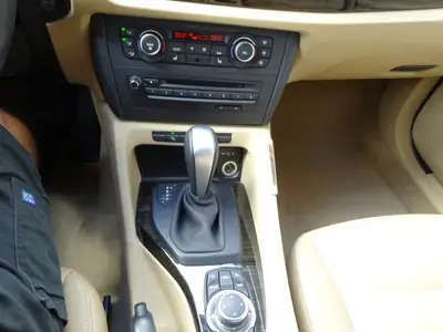BMW X1 xDrive 28i Steptronic — SUV compact performant, 8 pneus, caméra de recul — Miniature 14
