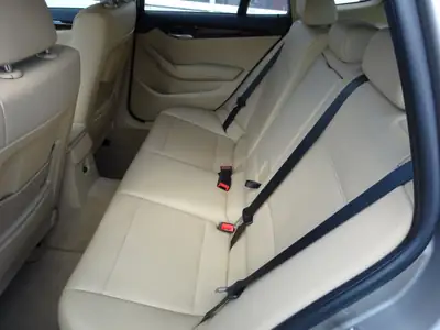 BMW X1 xDrive 28i Steptronic — SUV compact performant, 8 pneus, caméra de recul — Miniature 16