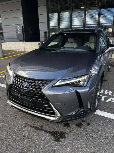 Lexus UX 300e Excellence — SUV électrique premium, 22700 km seulement — vue extérieure