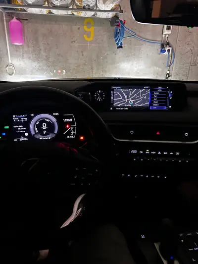 Lexus UX 300e Excellence — SUV électrique premium, 22700 km seulement — tableau de bord
