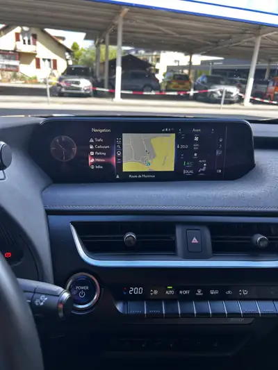 Lexus UX 300e Excellence — SUV électrique premium, 22700 km seulement — détail