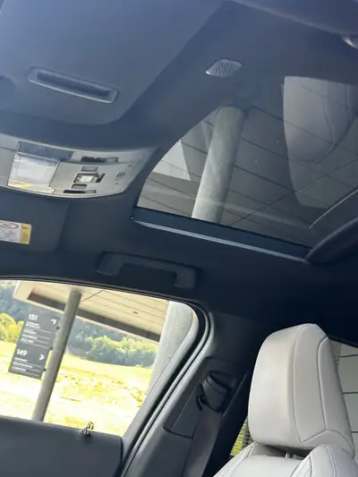 Lexus UX 300e Excellence — SUV électrique premium, 22700 km seulement — Miniature 9