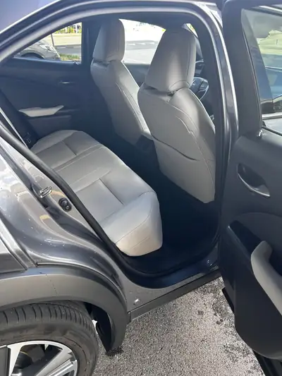 Lexus UX 300e Excellence — SUV électrique premium, 22700 km seulement — Miniature 11