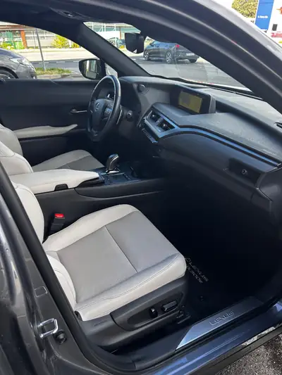 Lexus UX 300e Excellence — SUV électrique premium, 22700 km seulement — Miniature 12