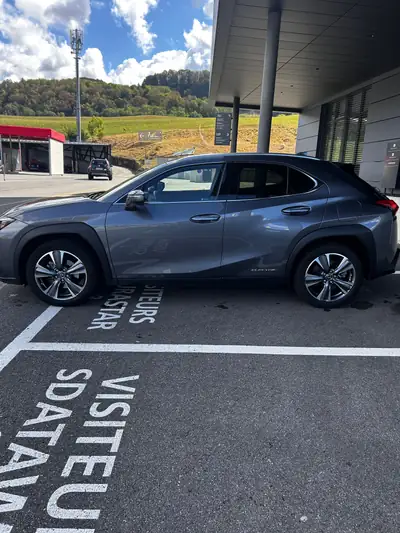 Lexus UX 300e Excellence — SUV électrique premium, 22700 km seulement — Miniature 10