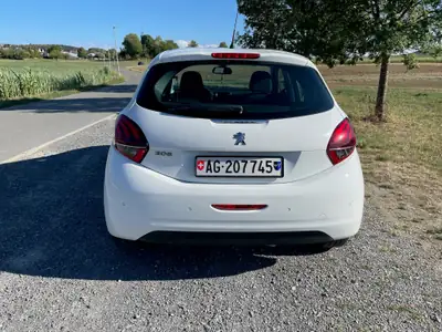 Peugeot 208 1.2 PureTech Allure — Citadine automatique, équipée et économique — rear view