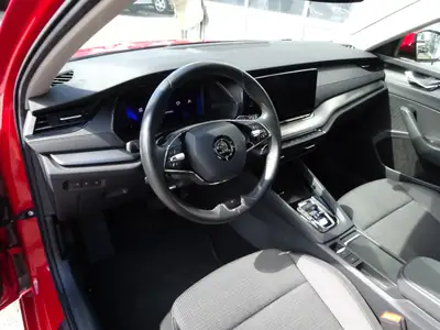 Skoda Octavia Combi 2.0 TDI DSG 4x4 — Break polyvalent avec transmission intégrale et 132 000 km — Miniature 8
