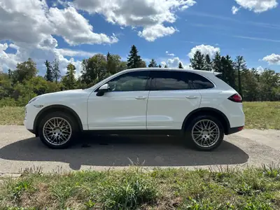 Porsche Cayenne 3.0 V6 TDI — SUV premium diesel, 4x4 intégral et équipements haut de gamme — vista posteriore