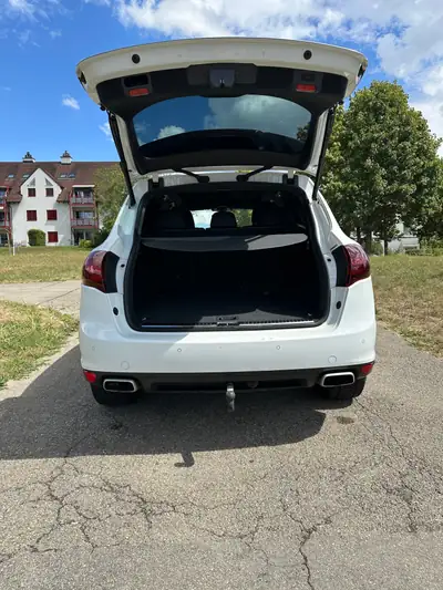 Porsche Cayenne 3.0 V6 TDI — SUV premium diesel, 4x4 intégral et équipements haut de gamme — Miniatura 9