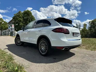 Porsche Cayenne 3.0 V6 TDI — SUV premium diesel, 4x4 intégral et équipements haut de gamme — Miniatura 19