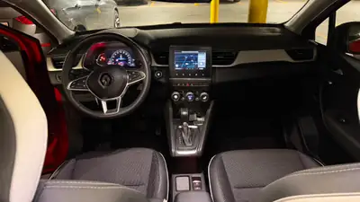 Renault Captur 1.3 TCe 140 Intens — Citadin dynamique, rouge pétillant, 35'000 km — intérieur