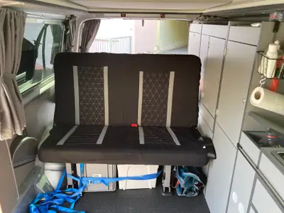 VW Transporter T6 2.0 TDI 150 4Motion — Campervan aménagé, 4×4 polyvalent — intérieur