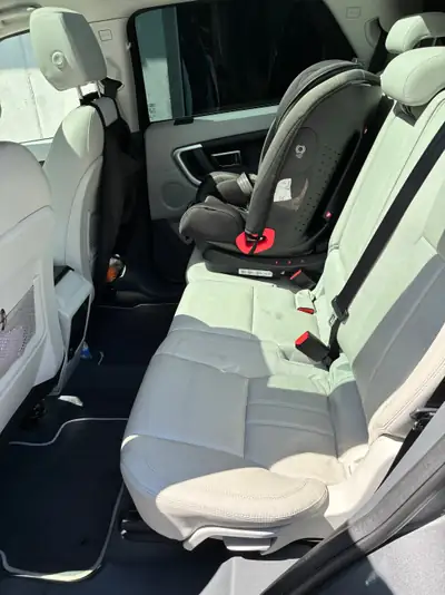 Land Rover Discovery Sport 2.0 Si4 HSE — SUV premium 7 places, moteur essence 240 ch — dettaglio